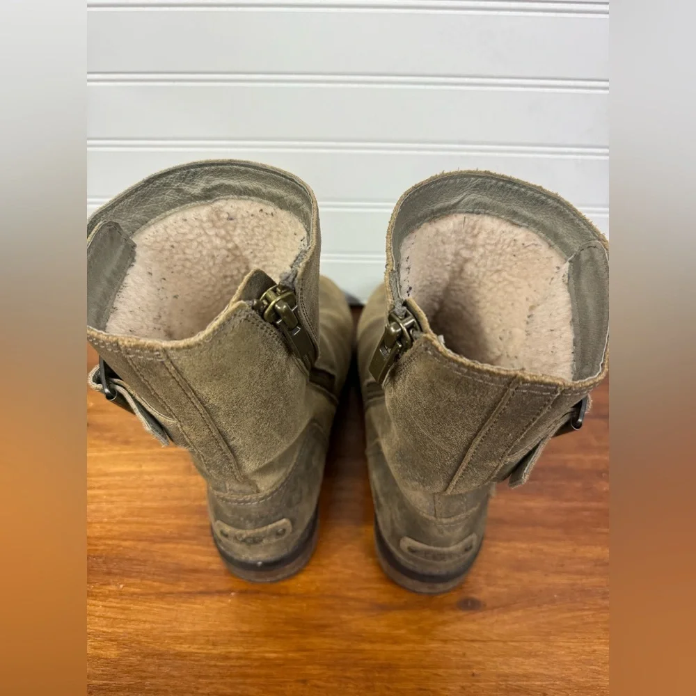 UGG women’s Niels II water resistant side zip moto Dove boots. Size 9.5 - Picture 7 of 11